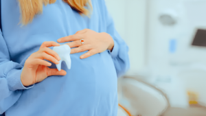 Read more about the article Jak dbać o zęby w czasie ciąży?